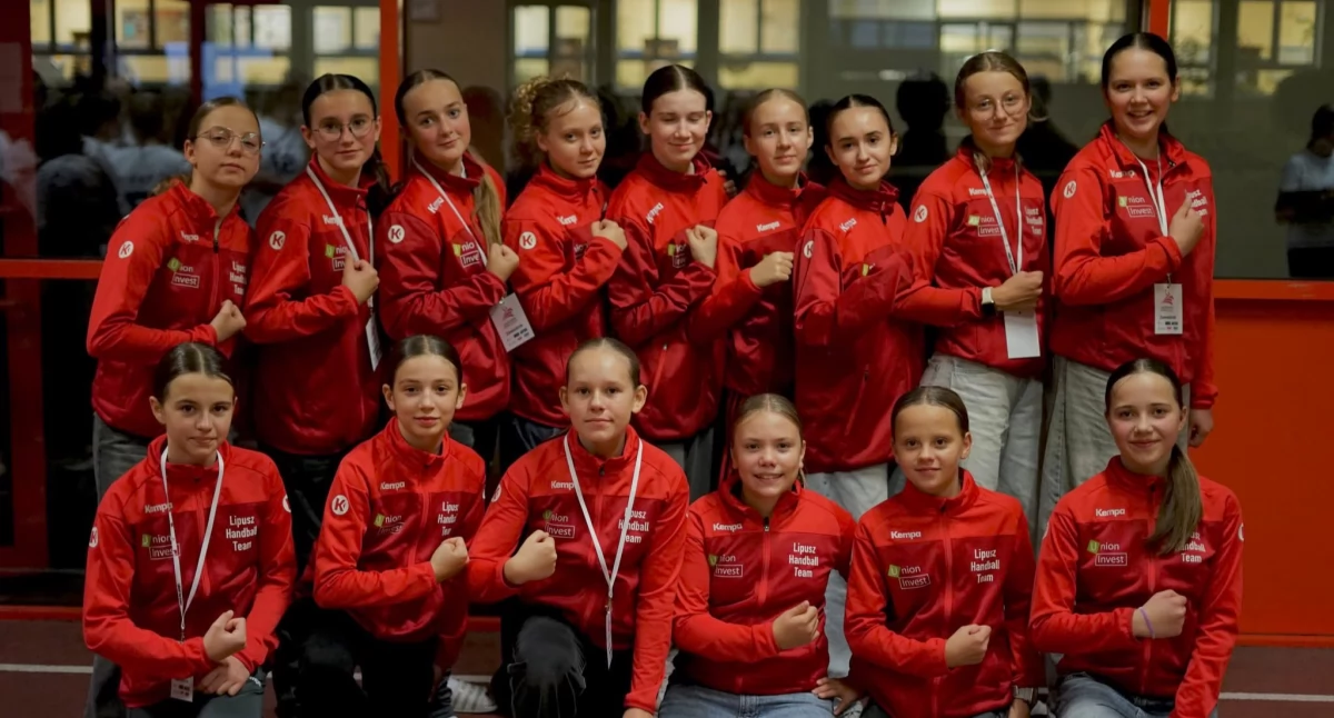 Piłkarki ręczne UKS Lipusz z brązowym medalem międzynarodowego turnieju w Krakowie!