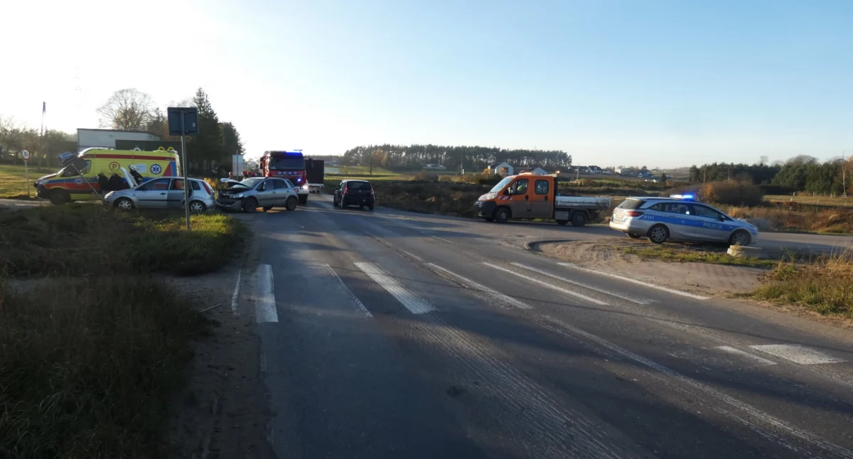 Wypadek na drodze wojewódzkiej 221. Jedna osoba trafiła do szpitala!