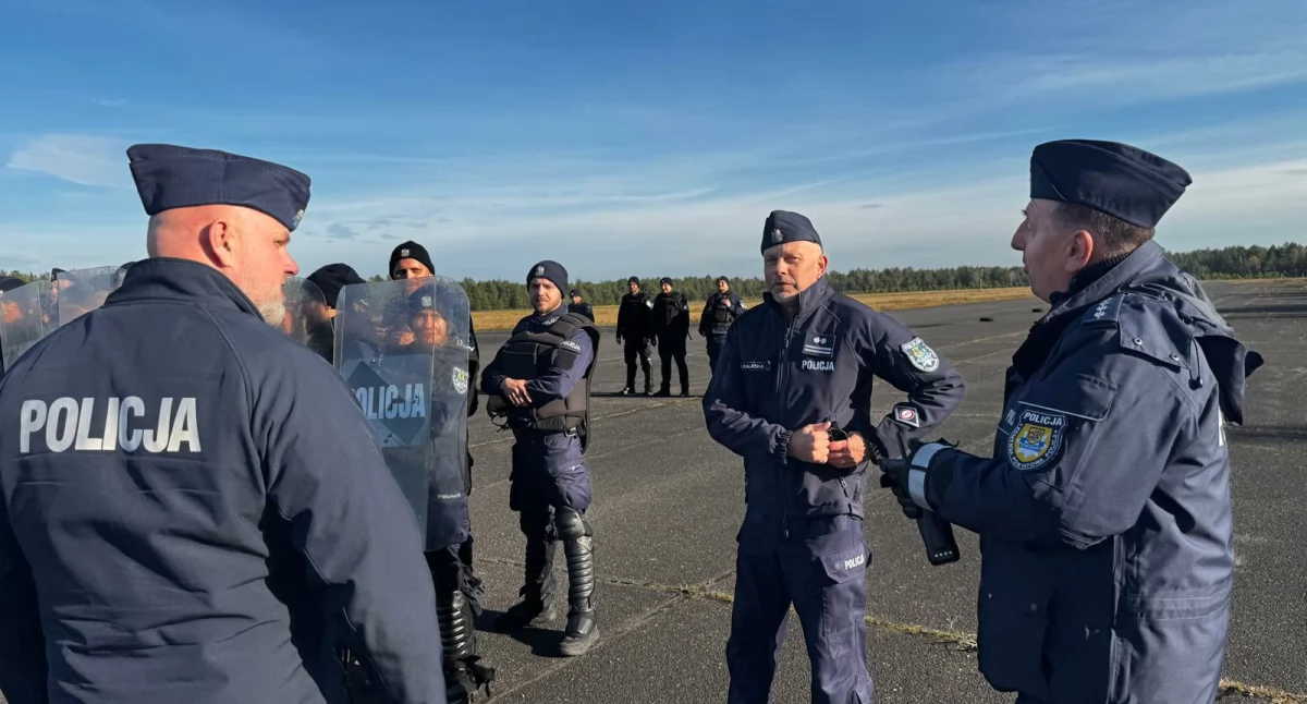 Policjanci w akcji. Na lotnisku w Borsku trenowali zabezpieczenie masowych imprez [FILM]
