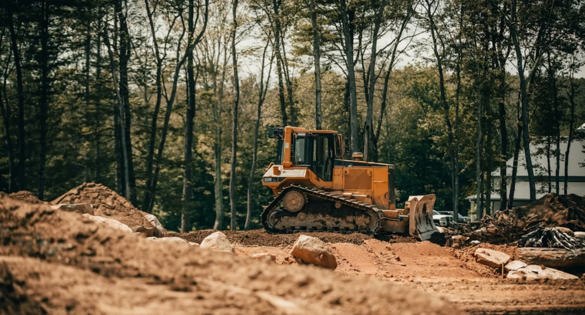 Szybka naprawa pomp hydraulicznych w terenie – mobilny serwis maszyn budowlanych