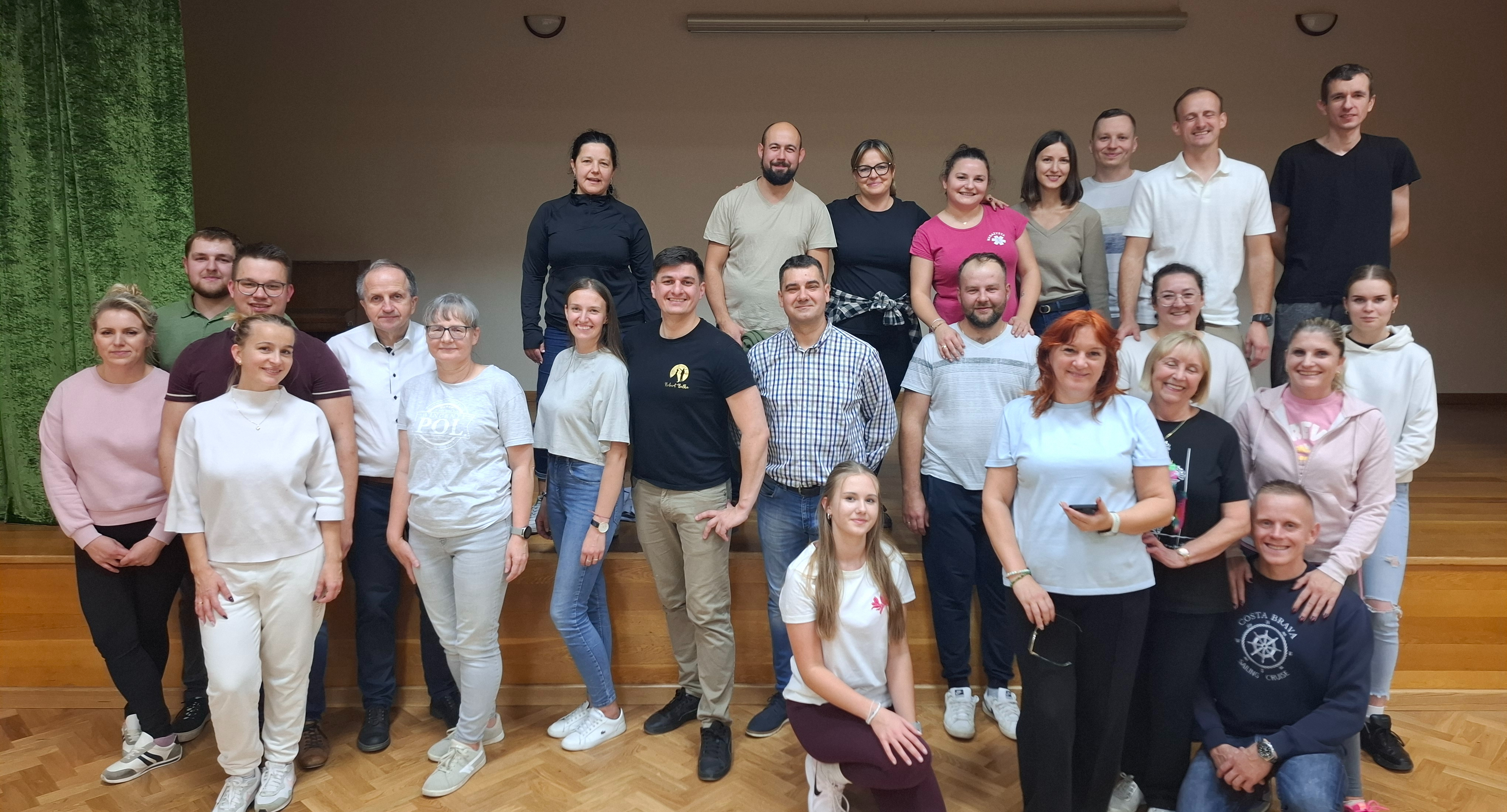 Roztańczeni strażacy z Karsina wkraczają na parkiet. Wyjątkowy projekt druhów!