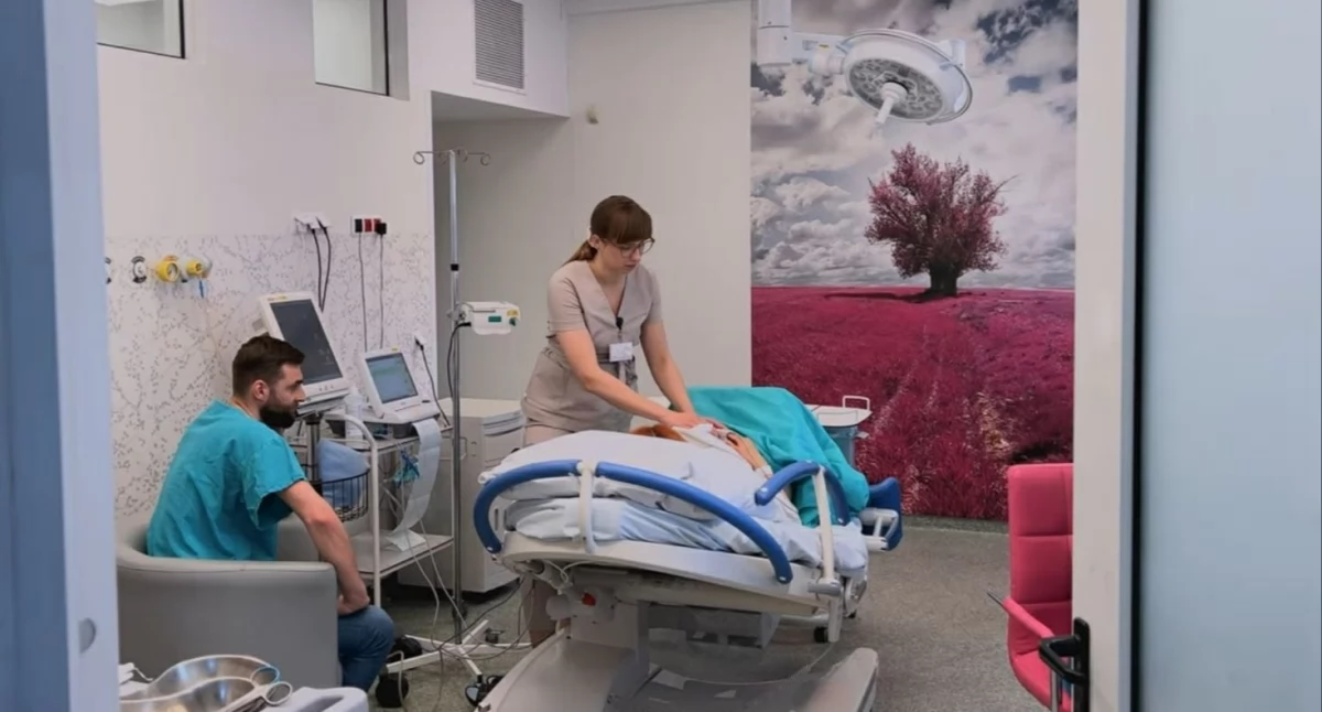 Kościerski szpital rozpoczyna zmiany na Oddziale Położniczym. Pierwszym efektem nowa sala poporodowa