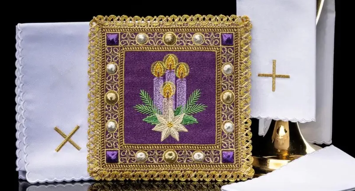 Adwentowe stuły: Symbolika i zastosowanie w liturgii