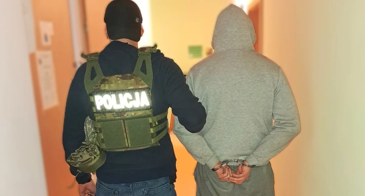 Był poszukiwany przez policję. Ukrył się w kanale garażowym!