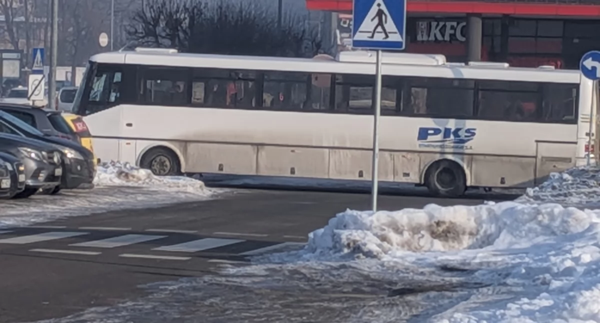 Trudne warunki na drogach. Komunikacja autobusowa czasowo wstrzymana!