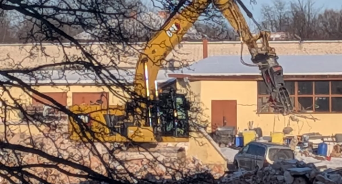 Zakład, który żywił region, dziś jest burzony! Tak kończy się historia Zakładów Mięsnych!