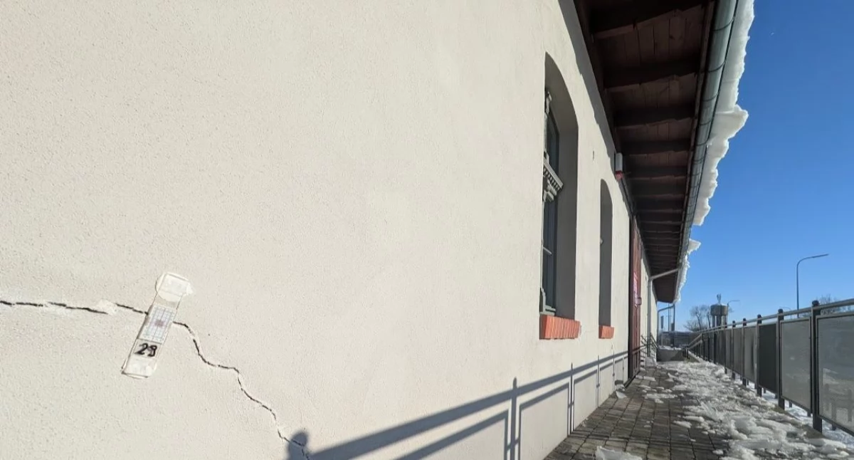 Niepokój przy dworcu w Kościerzynie. Historyczny budynek wymaga wzmocnienia