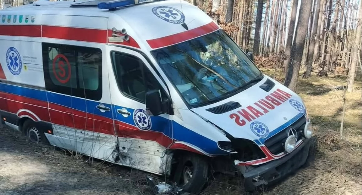 Zderzenie karetki ze skodą na DW 214!