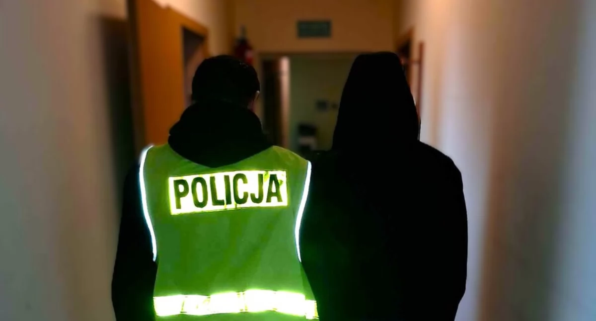 Przekazała kurierowi kartę i straciła 26 tys. zł. Policja zatrzymała Ukraińca!