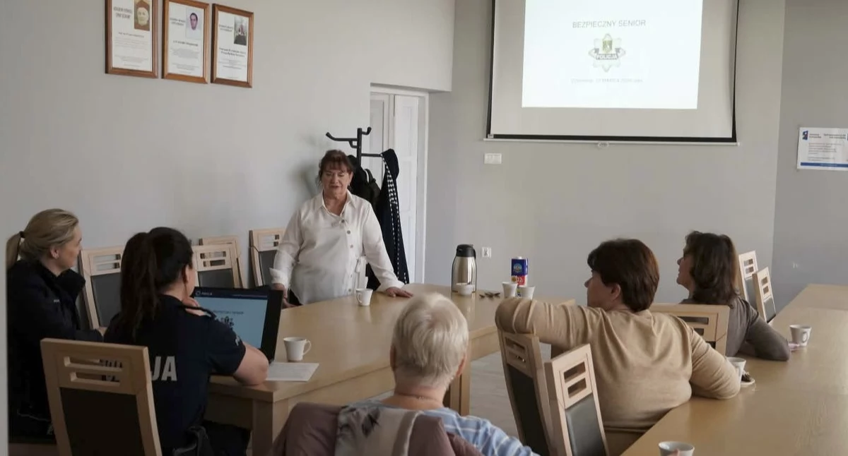 Dziemiany. Policjanci rozmawiali z seniorami o bezpieczeństwie
