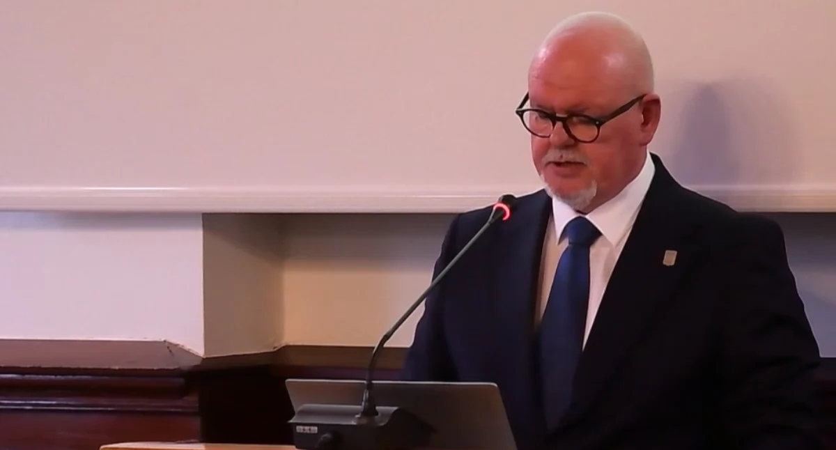 Radni podwyższyli pensję starosty. G. Zabrocki będzie zarabiał 21 808 zł brutto!