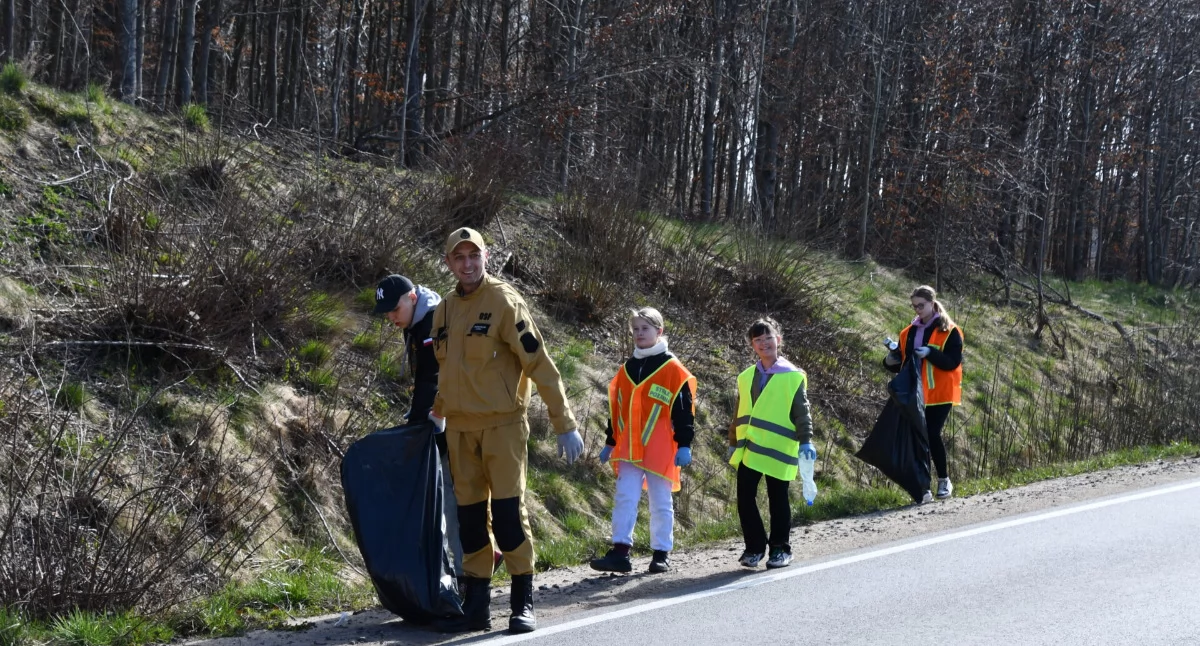 Młodzieżowe Drużyny Pożarnicze z gminy Liniewo wzięły się za sprzątanie 
