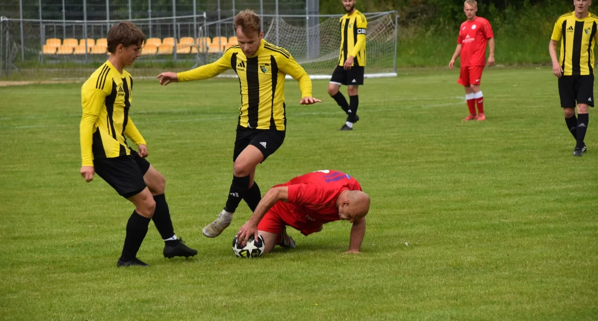 Derby, gole i pożegnanie z sezonem w powiecie kościerskim