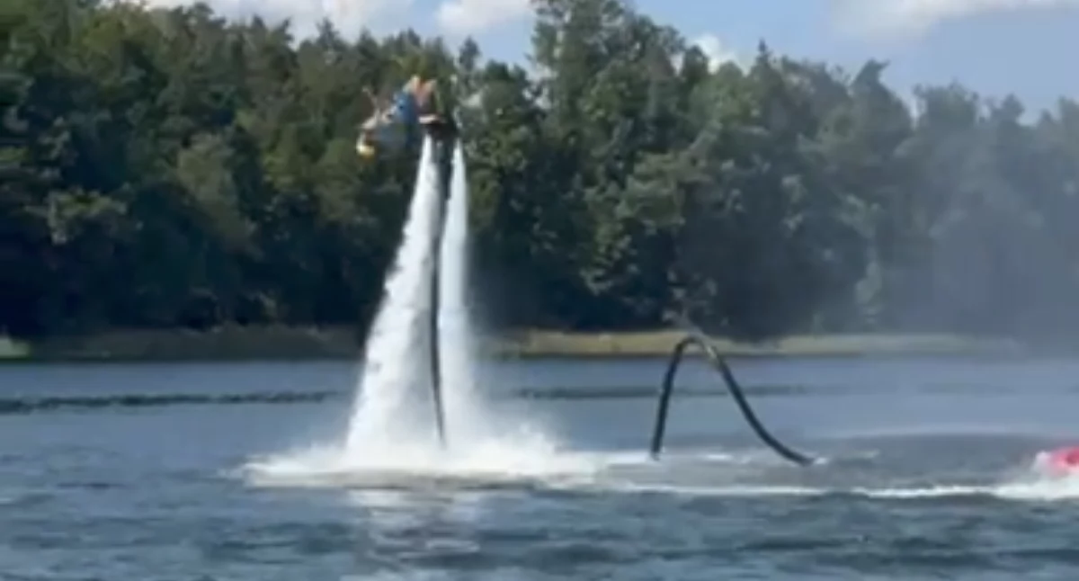 Sobótka nad J. Rzuno w Dziemianach. Pokaz flyboardingu, konkurs wianków i tłumy mieszkańców