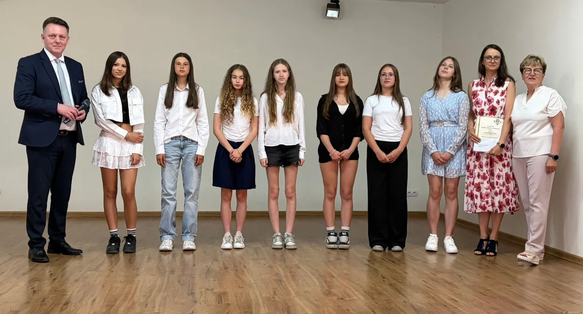 Uroczyste wręczenie nagród dla uczniów w Dziemianach
