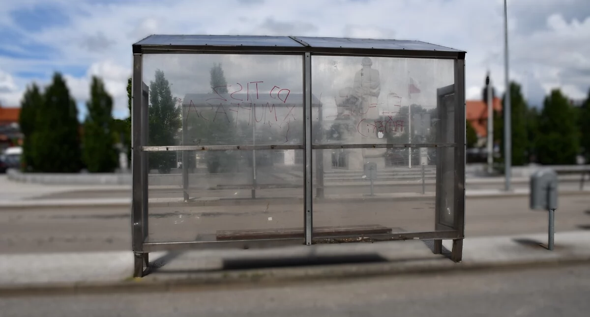 19-latek niszczył przystanki w Kościerzynie. Uciekał przed policją!