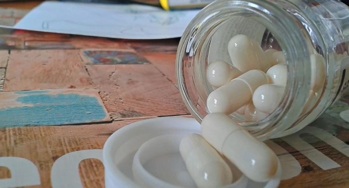 Czym różnią się opakowania szklane od plastikowych