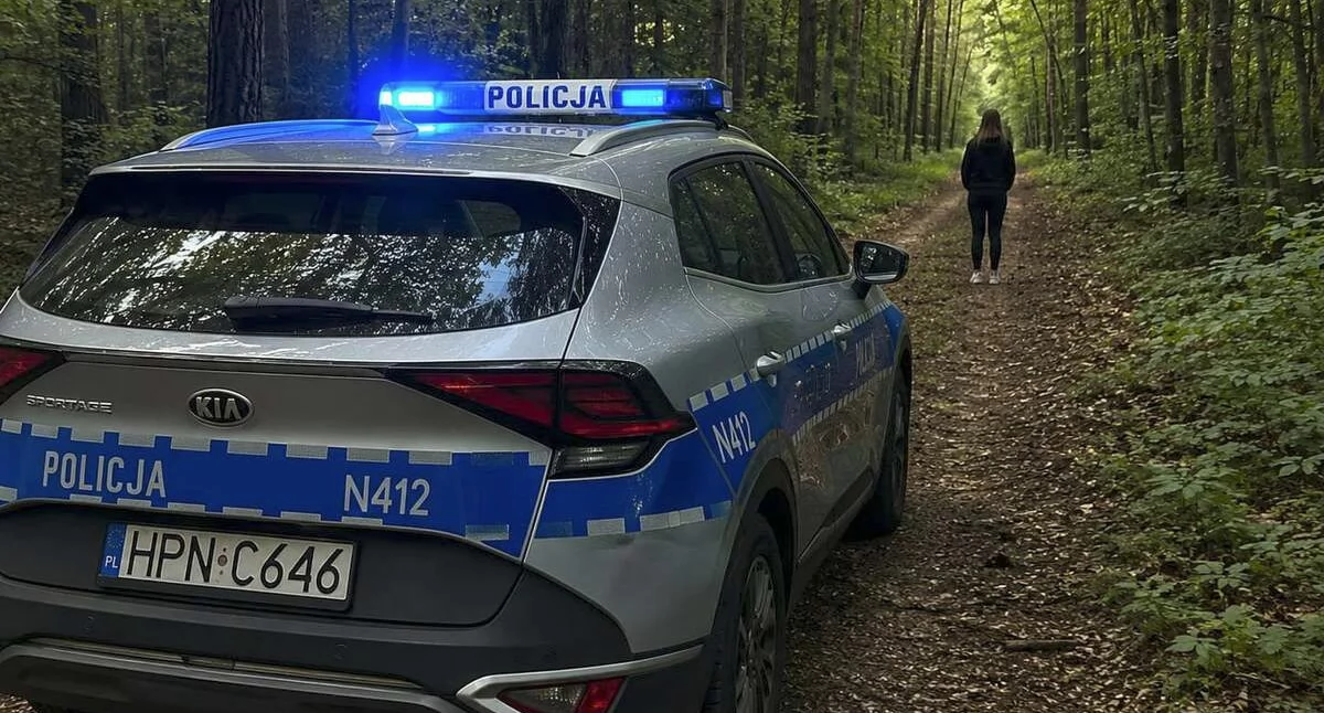 Szła po jagody, znalazła poszukiwanego. Zaskakujące odkrycie w lesie w Piechowicach