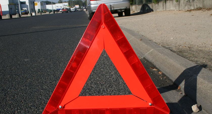 Stare Polaszki. 37-latka rozbiła auto na drzewie