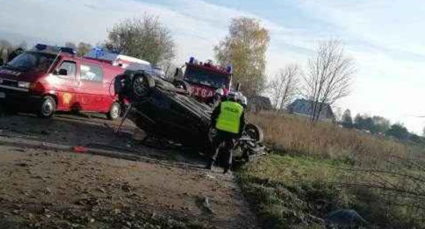 Stara Kiszewa. Dachowanie VW Passata - nie żyje 17-latek. Dwóch 19-latków nietrzeźwych