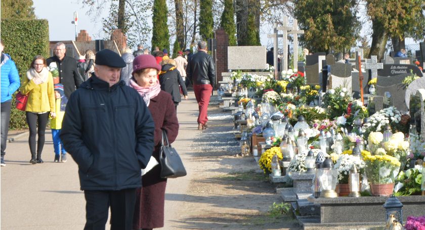 Dzień Wszystkich Świętych na kościerskiej nekropolii 