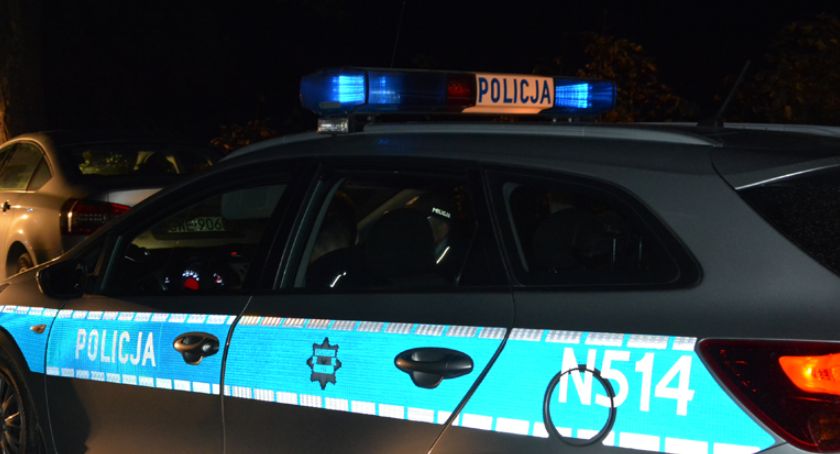 W Wielkim Klinczu 68-latek wpadł pod samochód, w Lubieszynie 42-latek stracił prawo jazdy