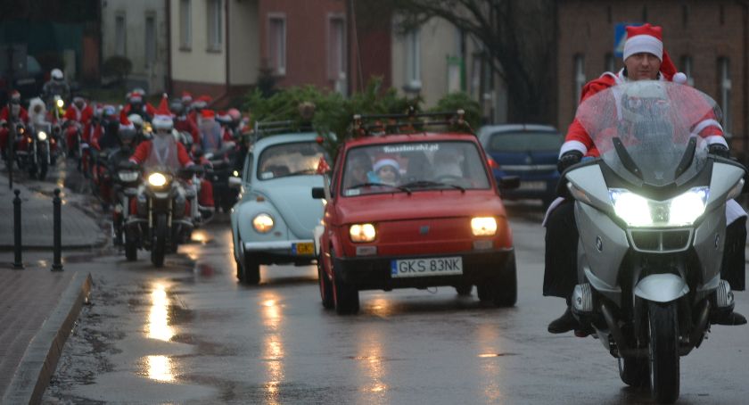 Przejazd zmotoryzowanych Mikołajów w Karsinie