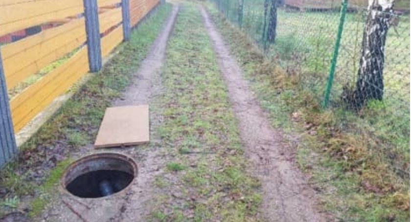 35-latka wpadła do studzienki, bo właz do niej ukradło dwóch mężczyzn
