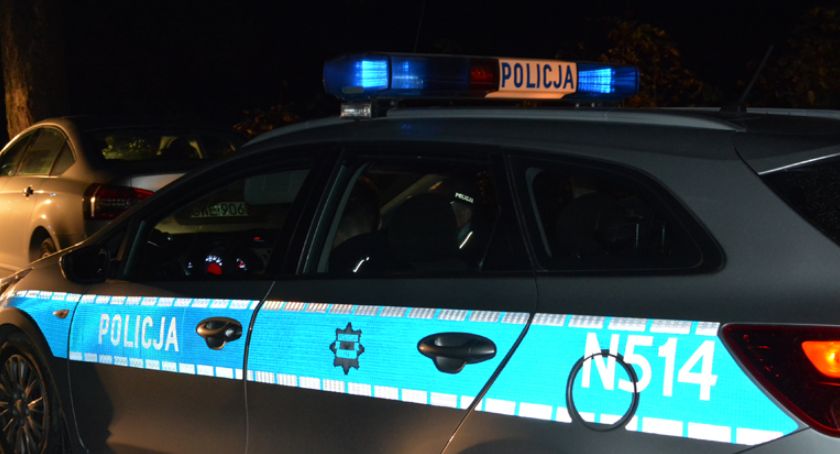 Lubań. 24-latek zasnął za kierownicą, zderzył się z dwoma audi