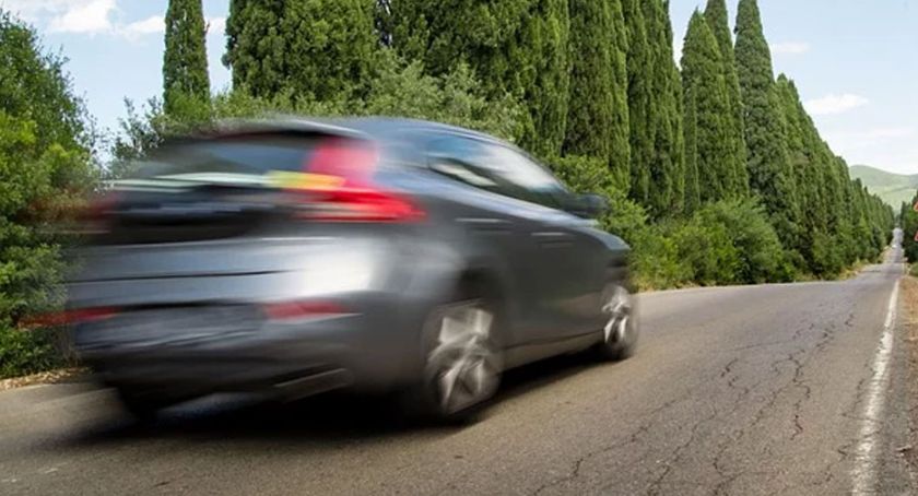 Internauci walczą z piratami drogowymi i mistrzami parkowania