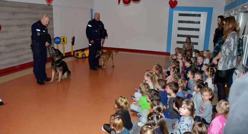 Policjanci z wizytą u przedszkolaków