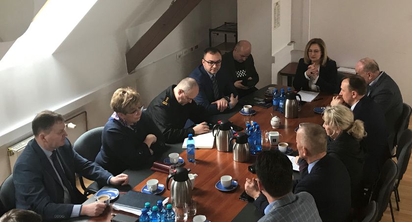 Nieczynne kino, basen, zakaz odwiedzin w DPS i schroniskach - to ustalenia kościerskiego sztabu kryzysowego ws. koronawirusa 