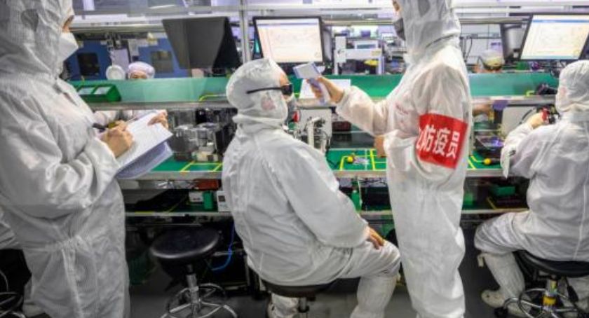 Młodzież powraca z Niemiec i Hiszpanii. Wszyscy zostaną poddani testom na obecność wirusa COVID-19