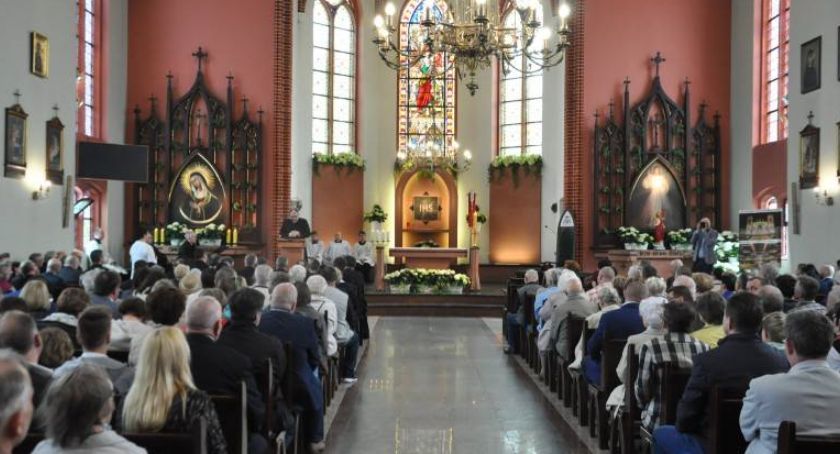 Bp Ryszard Kasyna: w kościołach może przebywać do 50 wiernych!