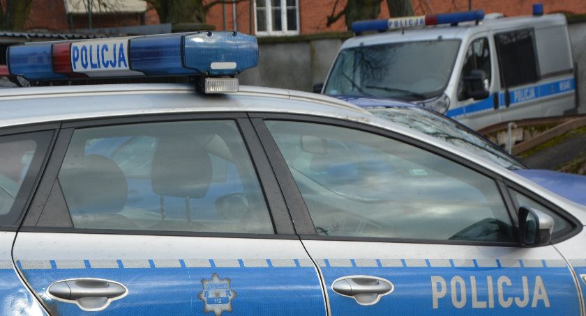 Na widok policjantów wyrzucił narkotyki - 31-latek z zarzutami