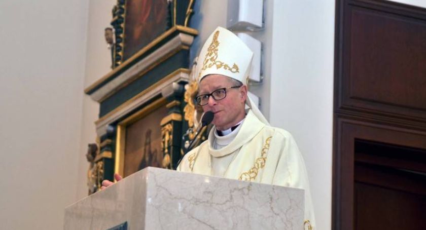 Jak będzie wyglądała spowiedź wielkanocna? Odpowiada ks. bp Arkadiusz Okroj