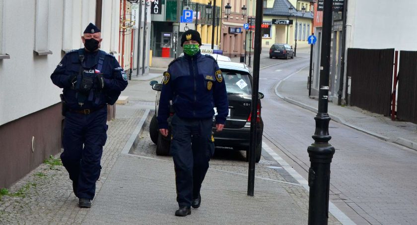 Kolejne osoby ukarane za łamanie zakazów i ograniczeń