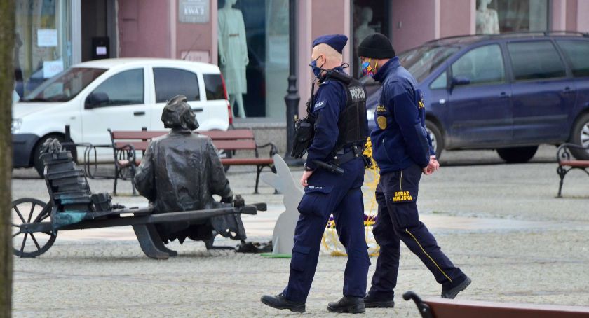 Żołnierze WOT-u od wtorku wspomagają kościerskich policjantów