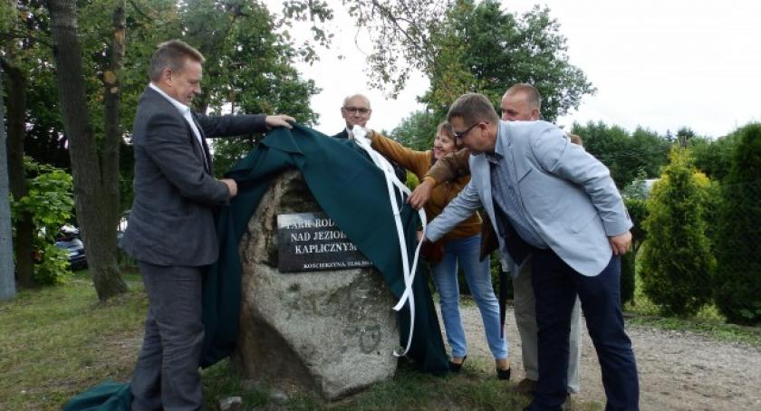 Był zaniedbany teren, teraz jest Park Rodzinny nad Jeziorem Kaplicznym 