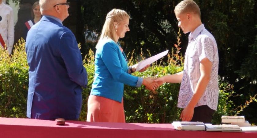 Uczniowie odebrali świadectwa i rozpoczęli wakacje 