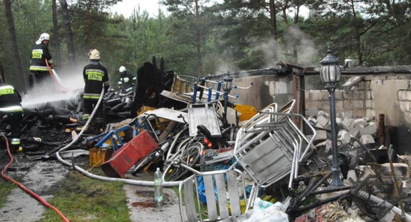 Wygonin. Od uderzenia pioruna płonął kompleks budynków