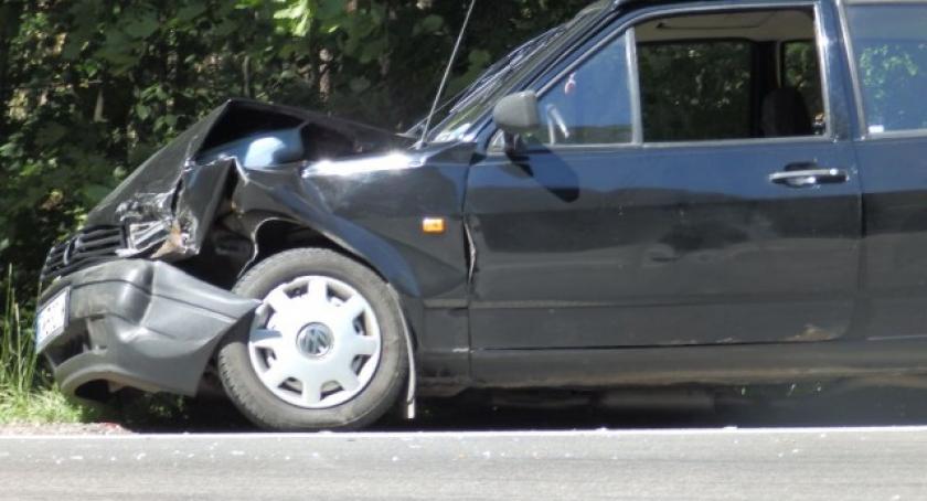 Wypadek na trasie Kościerzyna - Łubiana. Dwie osoby trafiły do szpitala