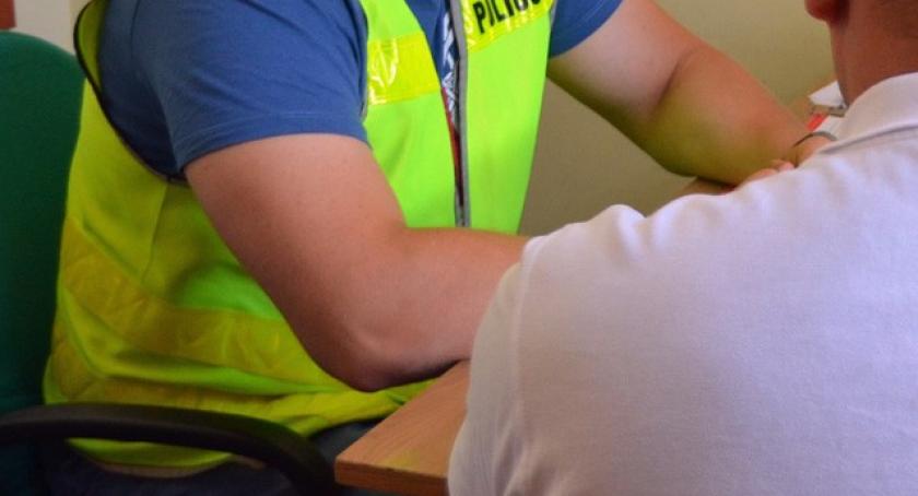 Liniewo. Kompletnie pijani rozbijali się skradzionym autem 