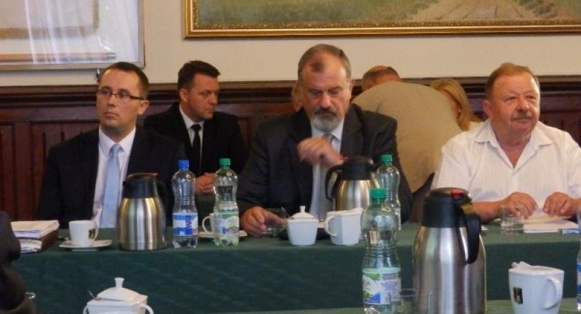 Zarząd powiatu zostaje. Zaważył jeden... nieważny głos