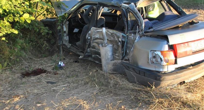 Tragiczny wypadek pod Kościerzyną - nie żyje 22-latek. Dwie osoby nieprzytomne trafiły do szpitala