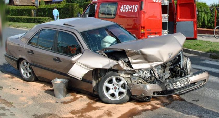 Liniewo. Zderzenie mercedesa z fordem 