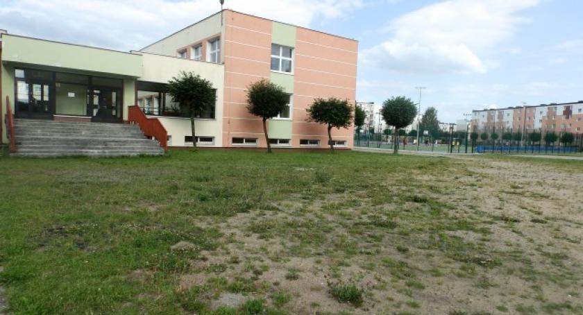 Oferty za drogie. Opóźnia się budowa boiska