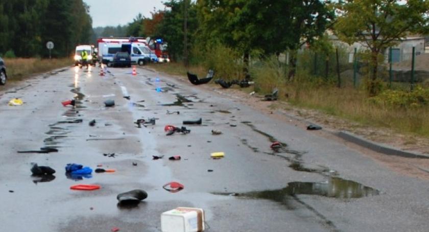Kościerzyna - Rybaki. Czołowe zderzenie opla z motorowerem 