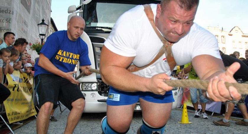 Bartłomiej Grubba z Pucharem Burmistrza Kościerzyny 