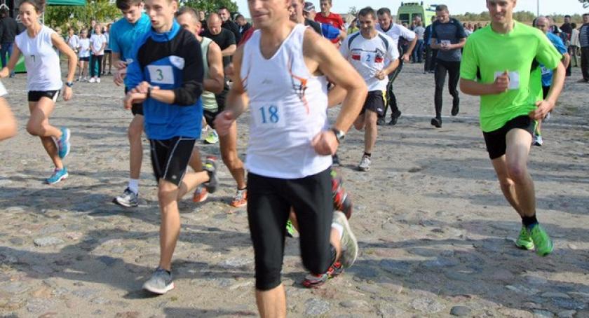 500 osób na starcie Biegu Mazurka Dąbrowskiego 